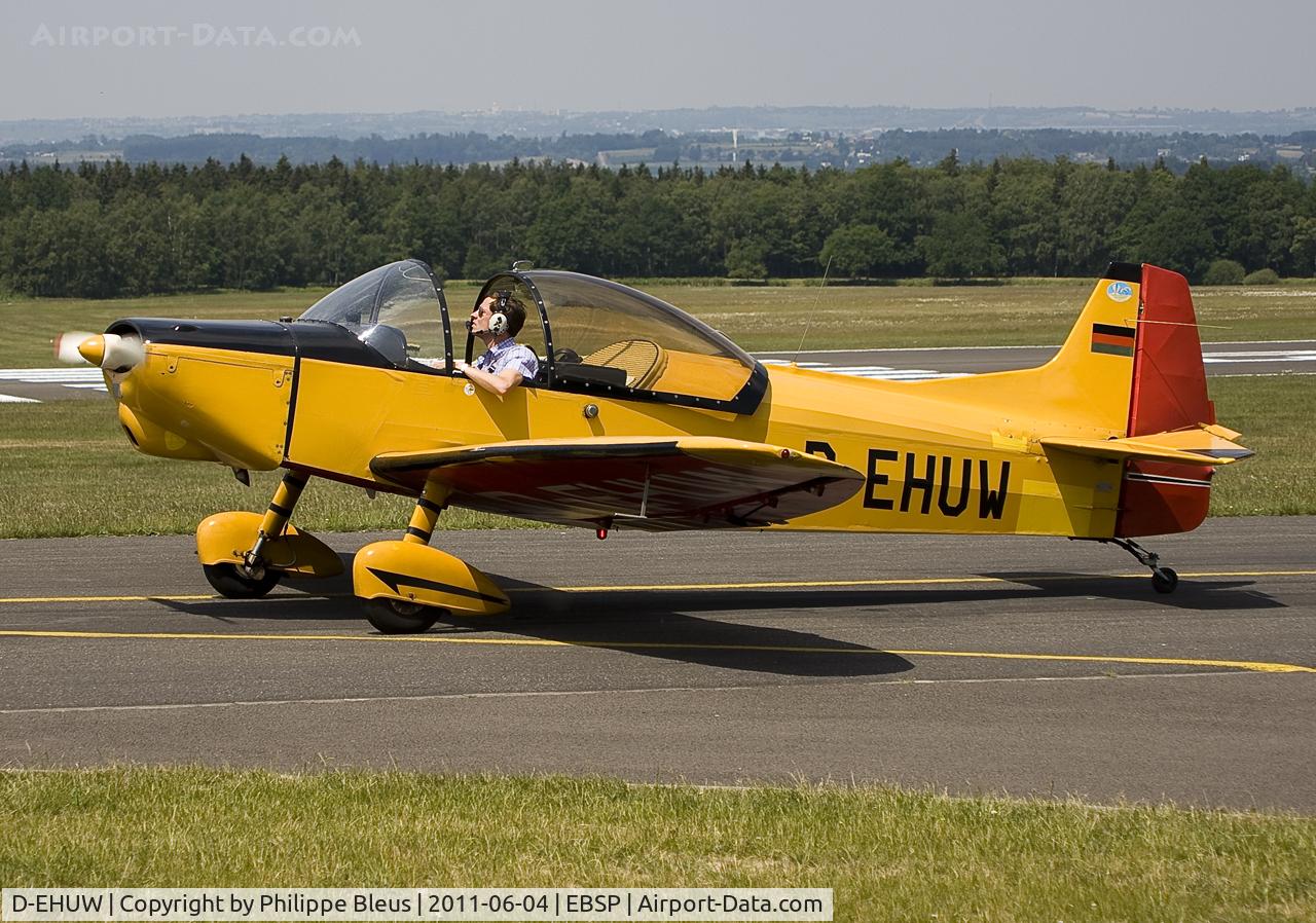 D-EHUW, 1966 Binder CP-301S Smaragd C/N AB 703, Taxiing to the parking stand after landing.
