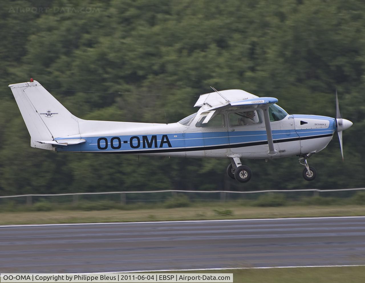 OO-OMA, 1977 Cessna 172N II C/N 172-70037, About to touch down on rwy 05.