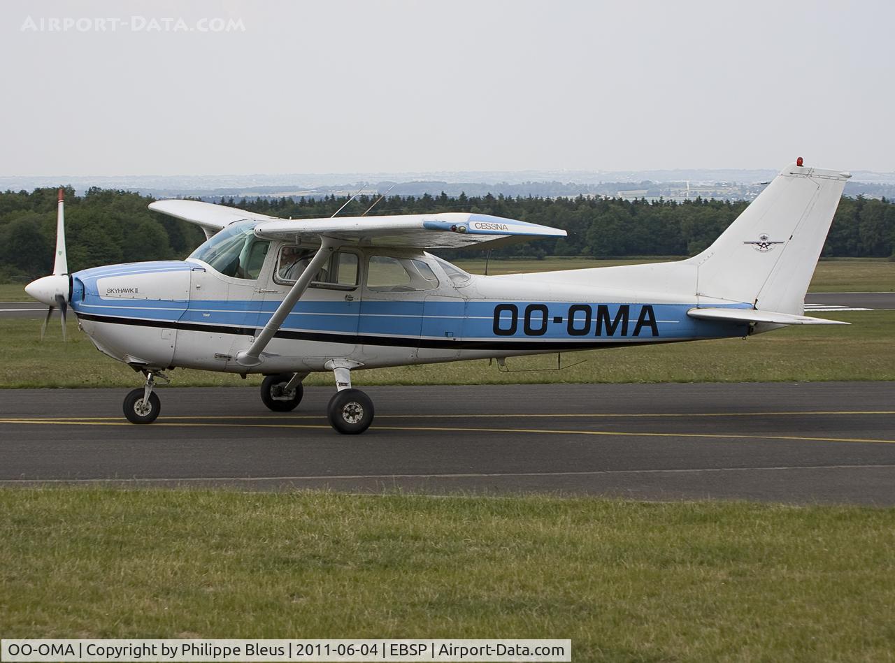 OO-OMA, 1977 Cessna 172N II C/N 172-70037, Taxiing to the parking stand after landing.
