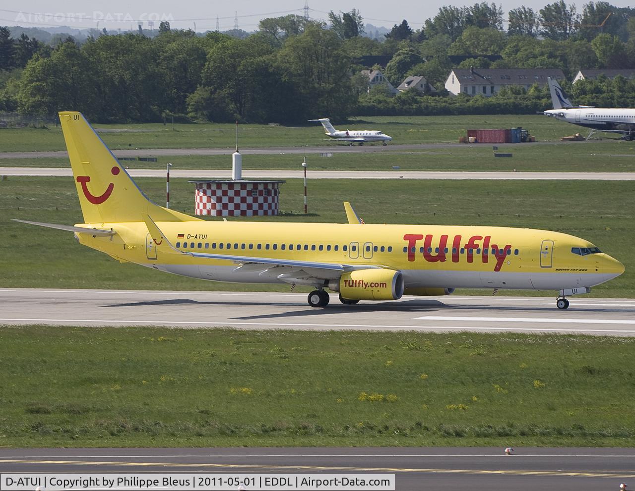 D-ATUI, 2011 Boeing 737-8K5 C/N 37252, Brand new plane speeding up on rwy 05R.