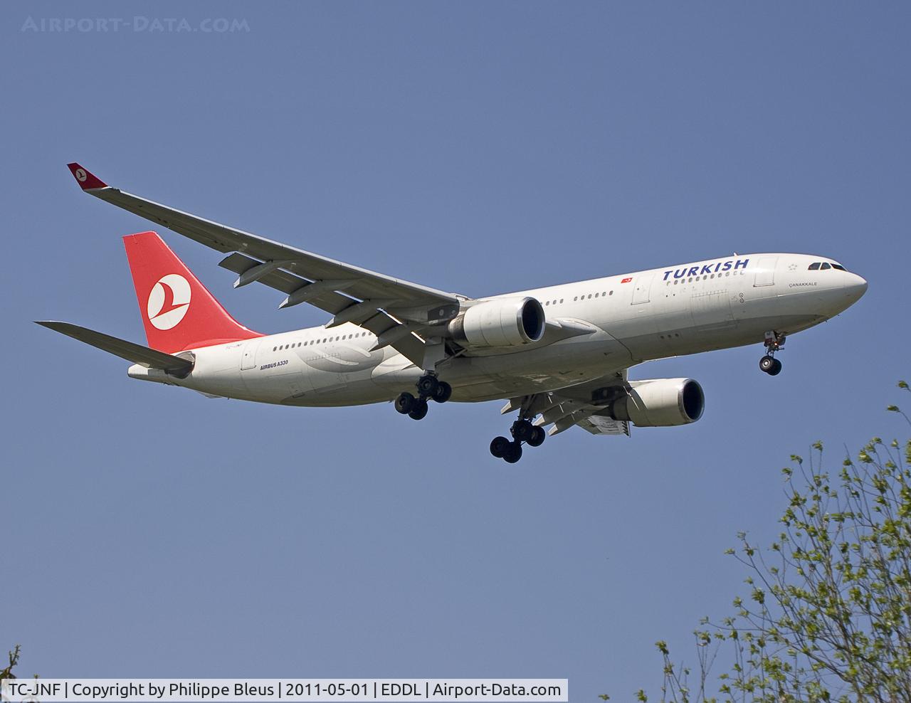 TC-JNF, 2002 Airbus A330-203 C/N 463, Turkish heavy on short final rwy 05R.