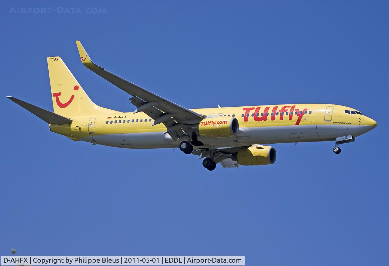 D-AHFX, 2001 Boeing 737-8K5 C/N 30416, Short final rwy 05R.