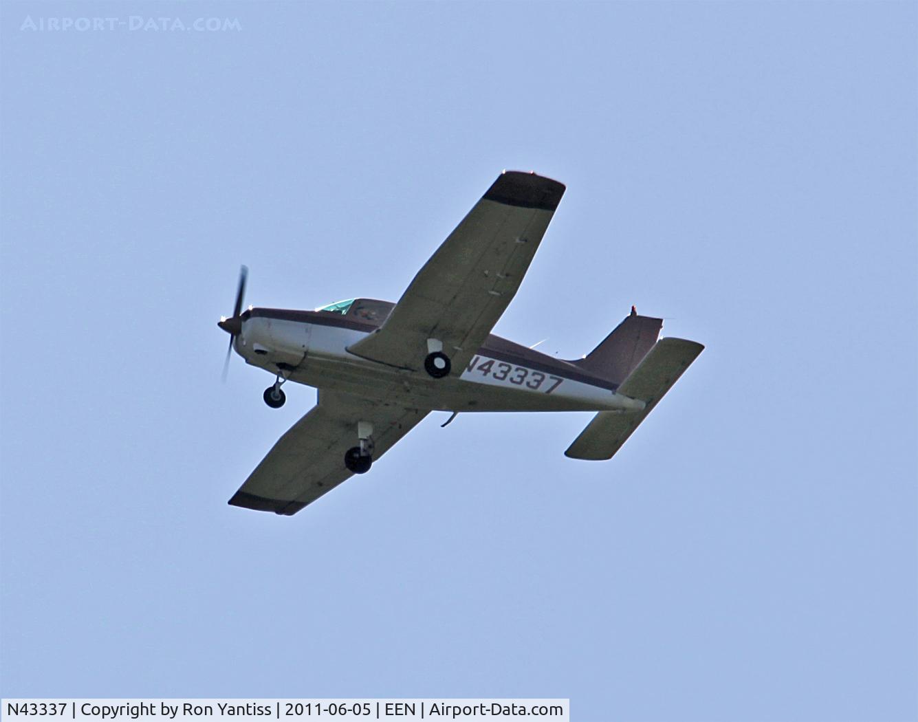N43337, 1974 Piper PA-28-151 C/N 28-7415473, Long show turn to final approach Keene, NH 6/5/2011