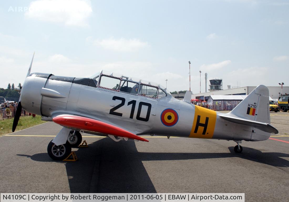 N4109C, 1952 North American T-6G Texan C/N SA-078, Fly in.Painted in Belgian Air Force colors.
H-210 pilot Lt Baudouin de Changy.
