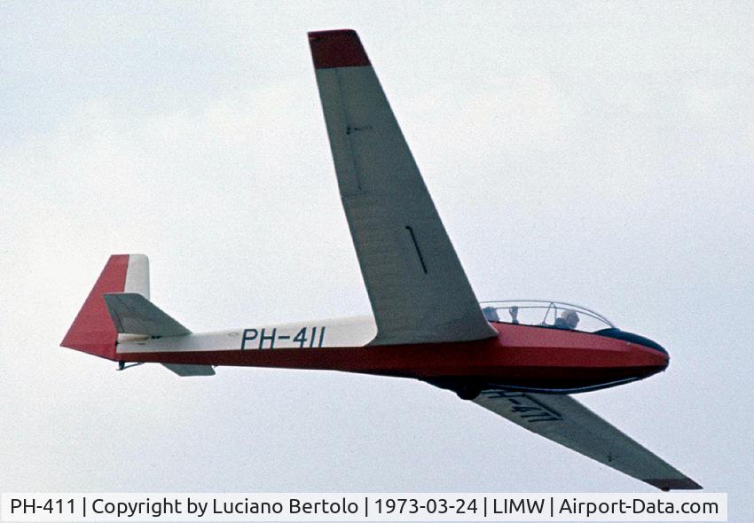 PH-411, Schleicher ASK-13 C/N 13202, Schleiker AS-K 13 PH-411 lands at Aosta 