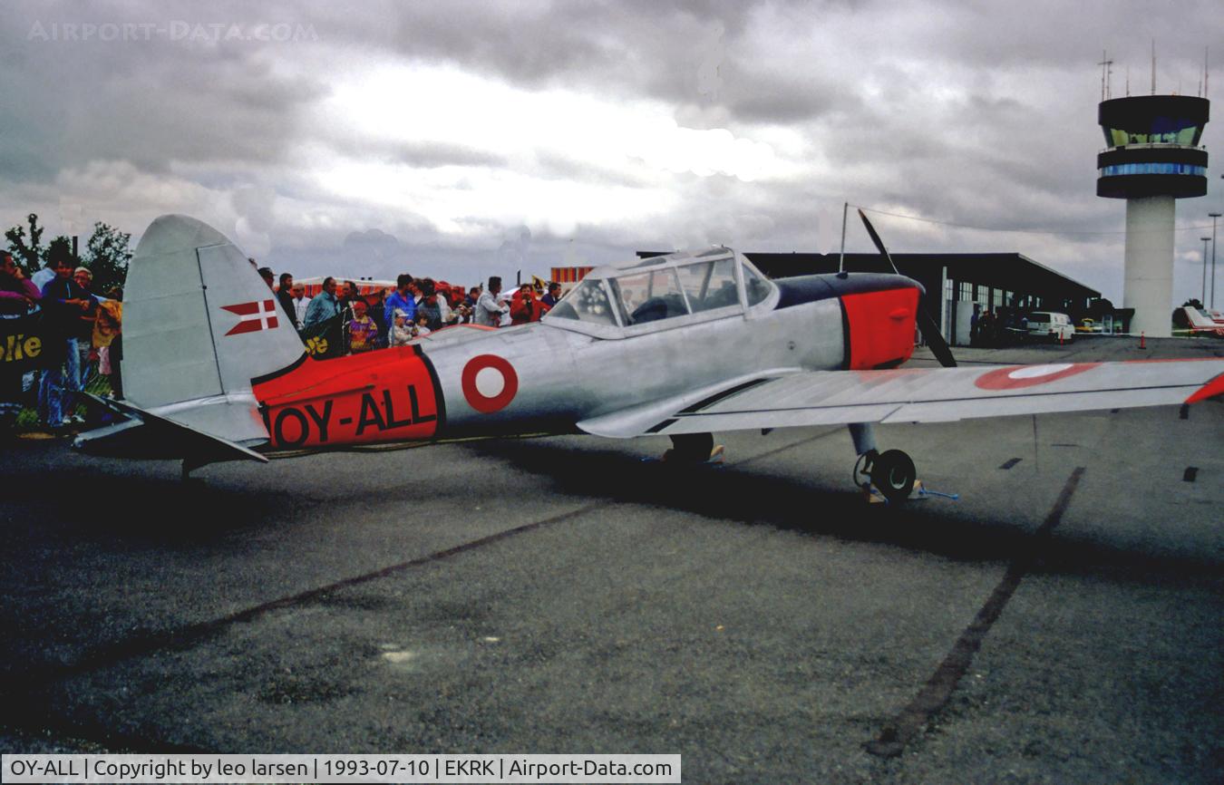 OY-ALL, 1953 De Havilland DHC-1 Chipmunk 22 C/N C1/0881, Roskilde Air Show 10.7.93