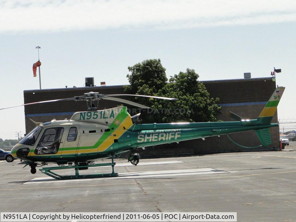N951LA, 2010 Eurocopter AS-350B-2 Ecureuil C/N 4933, Parked at Los Angeles County heipad area hb