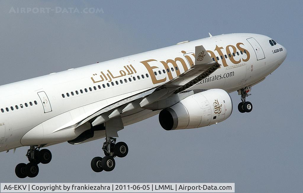 A6-EKV, 1999 Airbus A330-243 C/N 314, Emirates