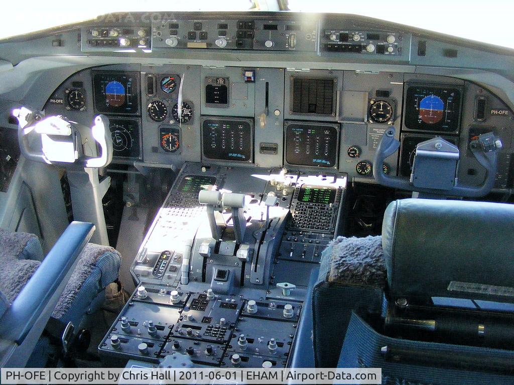 PH-OFE, 1989 Fokker 100 (F-28-0100) C/N 11260, cockpit of Fokker 100 preserved on the Panorama terrace at Schiphol