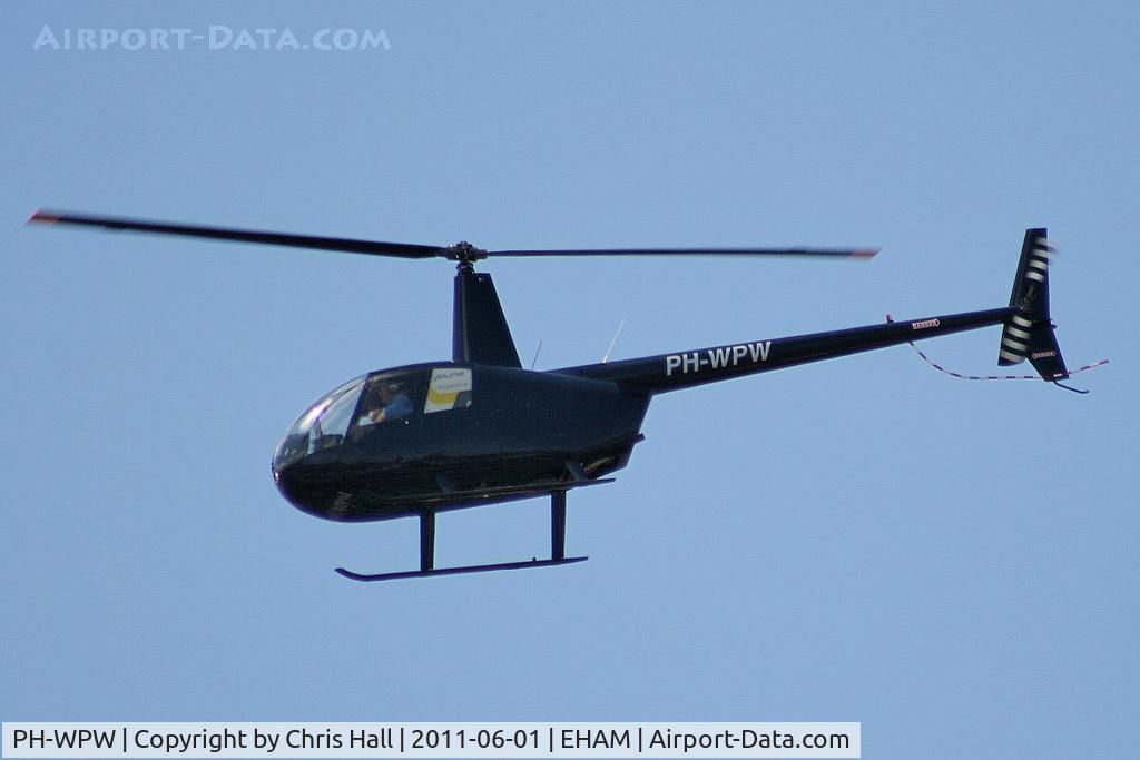PH-WPW, Robinson R44 Raven I C/N 2078, R44 over the Panorama terrace
