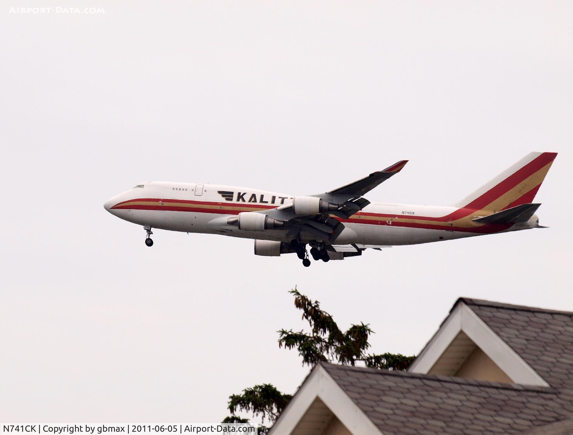 N741CK, 1989 Boeing 747-4H6 C/N 24315, Going to a landing at JFK