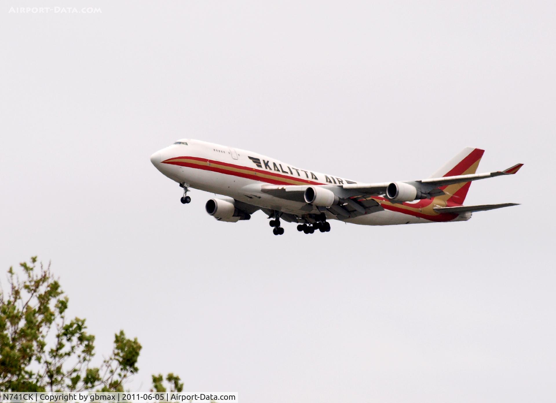 N741CK, 1989 Boeing 747-4H6 C/N 24315, Going to a landing at JFK