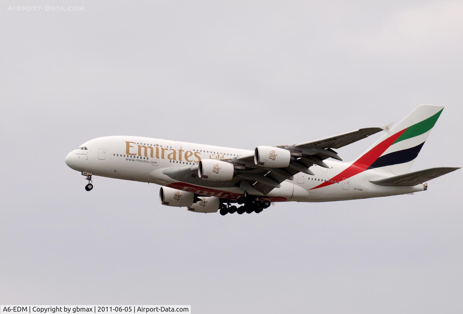 A6-EDM, 2010 Airbus A380-861 C/N 042, Going to a landing at JFK