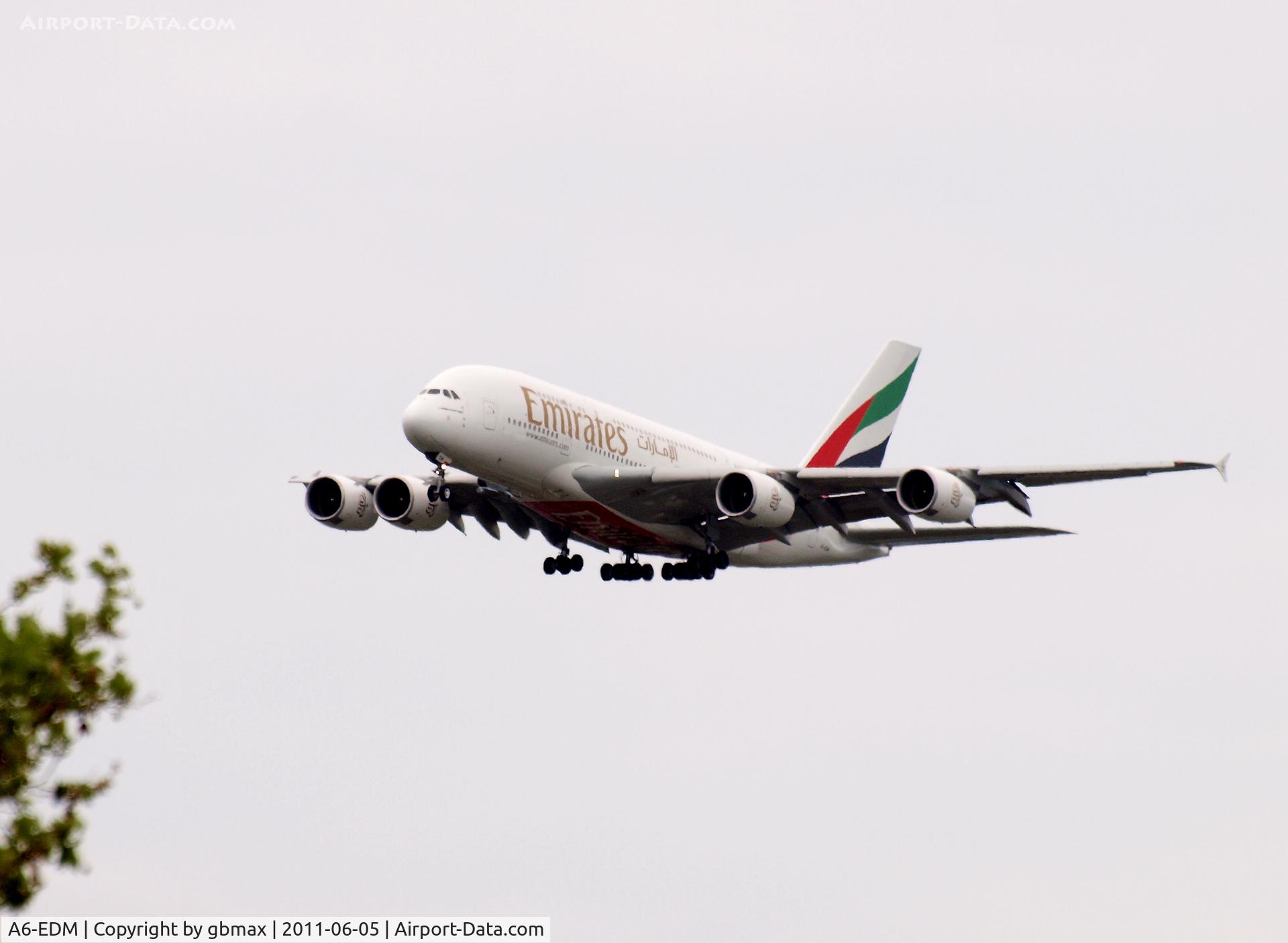 A6-EDM, 2010 Airbus A380-861 C/N 042, Going to a landing at JFK
