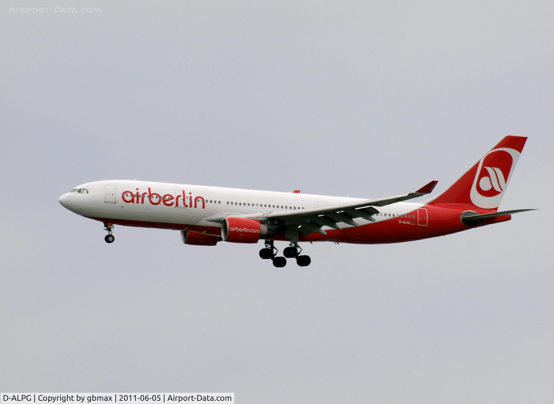 D-ALPG, 2002 Airbus A330-223 C/N 493, Going to a landing at JFK