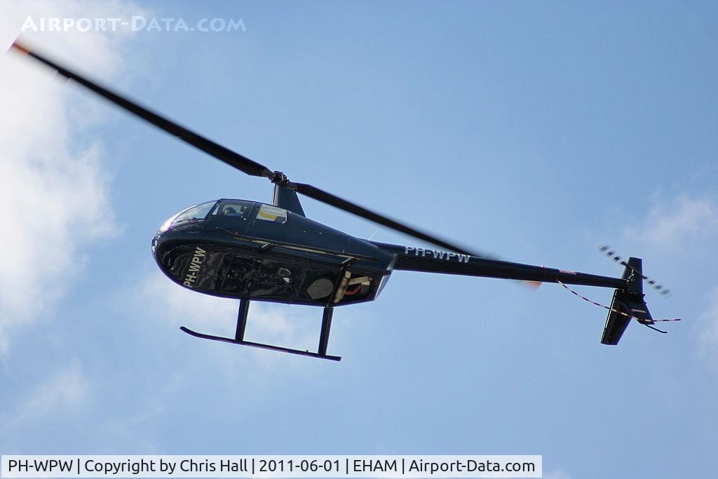 PH-WPW, Robinson R44 Raven I C/N 2078, R44 over the Panorama terrace