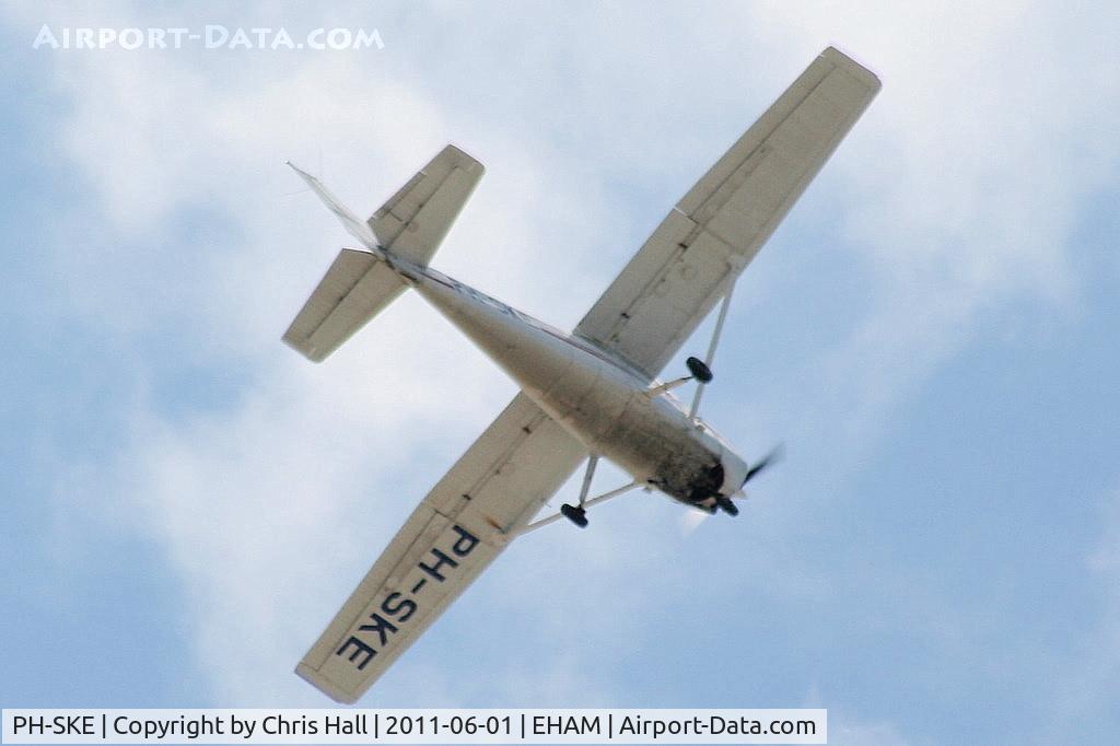 PH-SKE, 1981 Cessna 172P C/N 17274730, Cessna 172 over the Panorama terrace