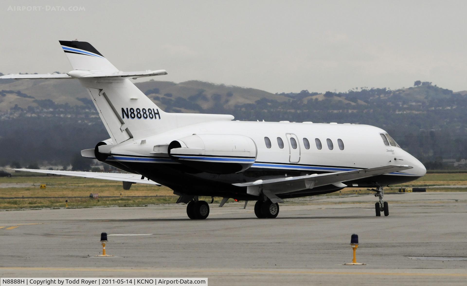 N8888H, 1994 Raytheon Hawker 1000 C/N 259043, Taxiing at Chino