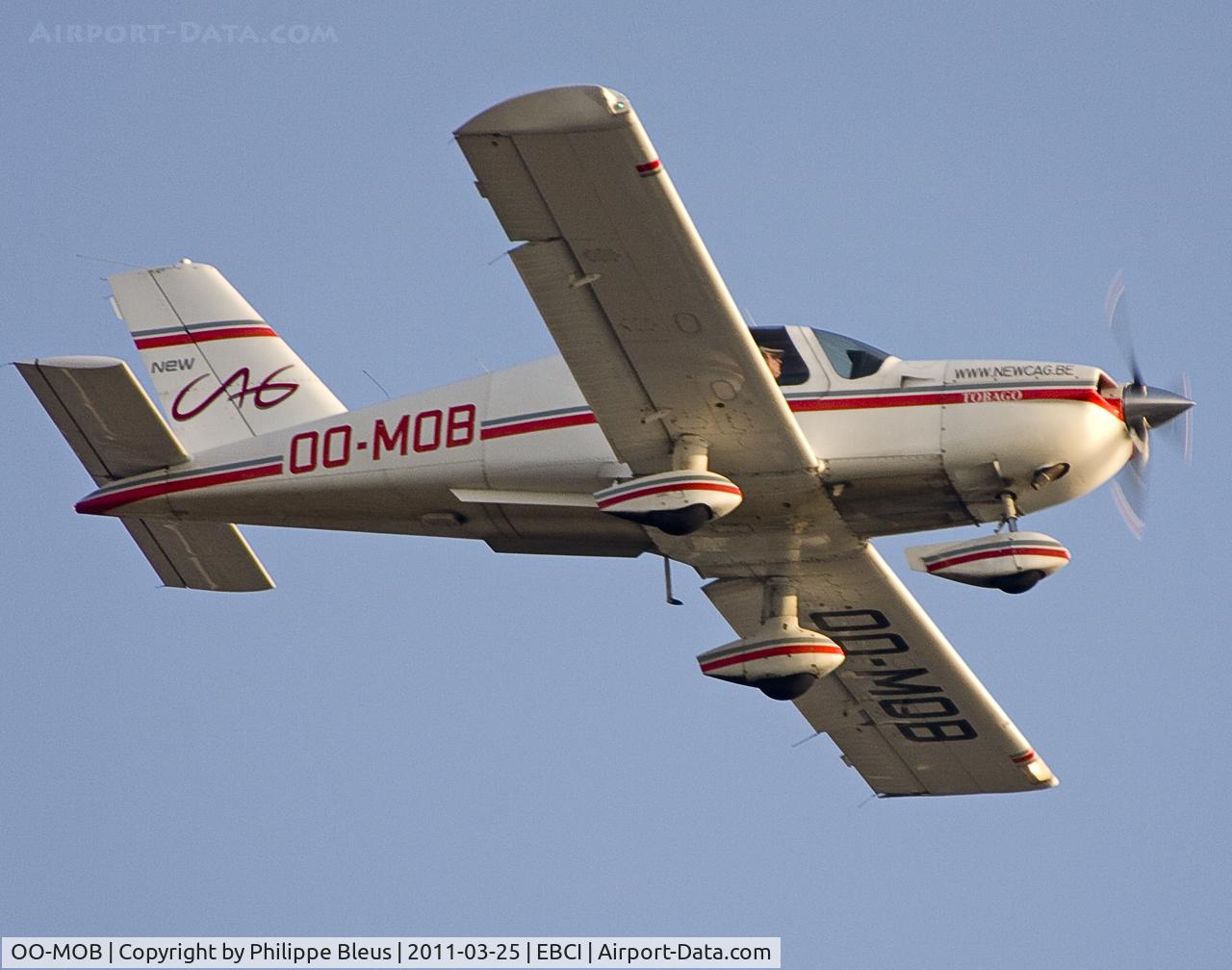 OO-MOB, 1988 Socata TB-10 Tobago C/N 786, Short final rwy 25. Notice that, at that time, all wheels guards were present ! Not the case in Spa on Jun 5 2011 (previous picture).