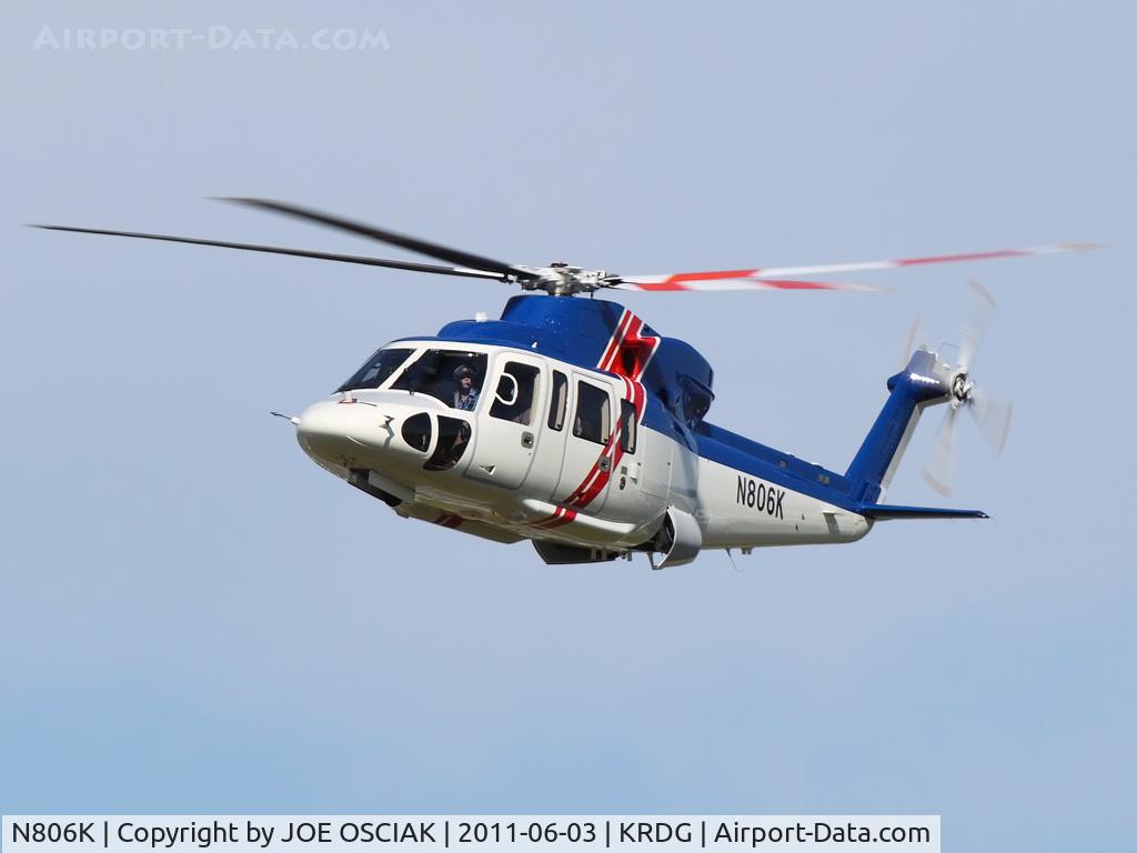N806K, Sikorsky S-76C C/N 760806, Leaving KRDG