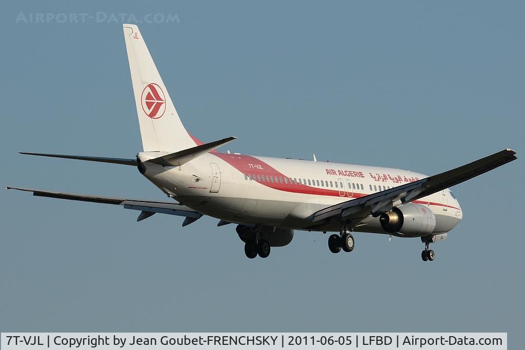 7T-VJL, 2000 Boeing 737-8D6 C/N 30204, landing 23