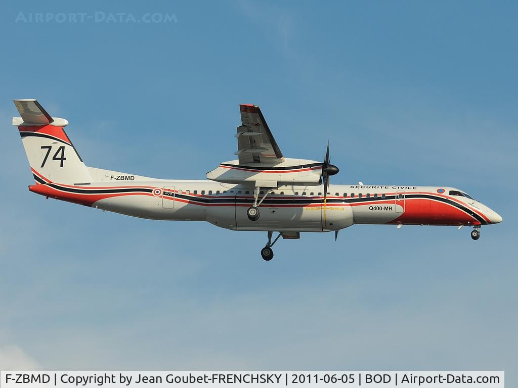 F-ZBMD, 2001 De Havilland Canada DHC-8-402Q-MR Dash 8 C/N 4043, landing 23
