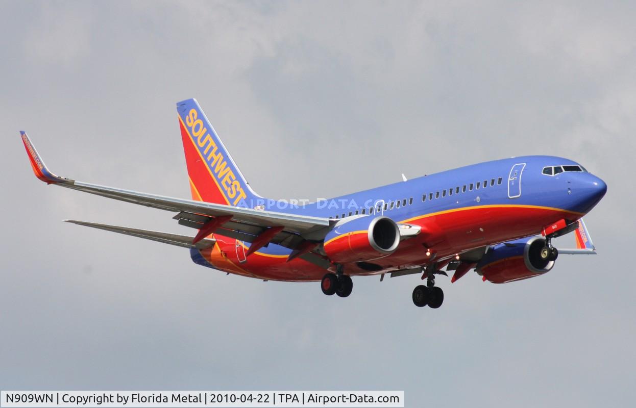 N909WN, 2008 Boeing 737-7H4 C/N 32458, Southwest 737