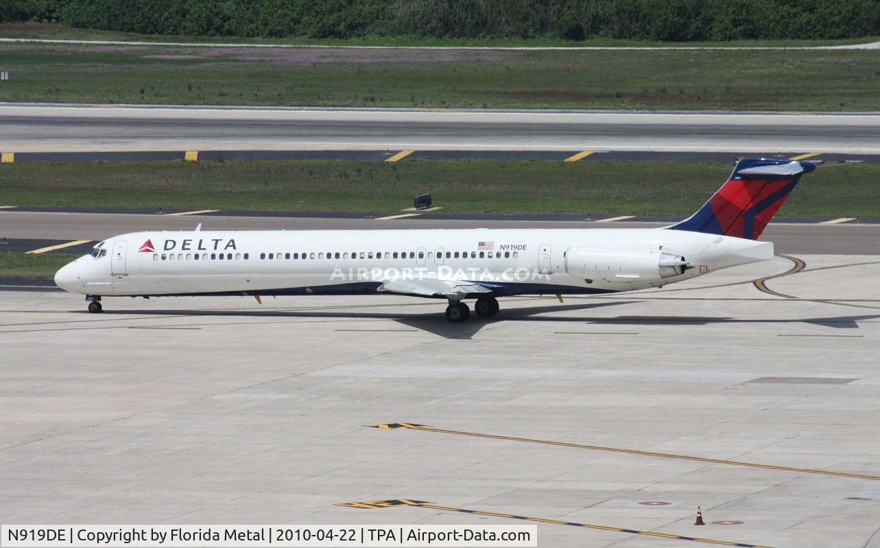 N919DE, 1993 McDonnell Douglas MD-88 C/N 53422, Delta MD-88