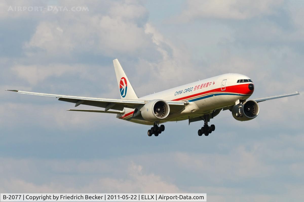 B-2077, 2010 Boeing 777-F6N C/N 37713, on final RW24