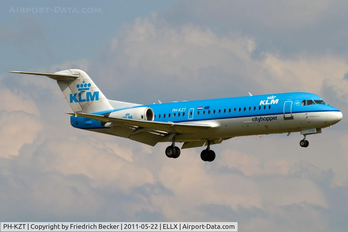 PH-KZT, 1995 Fokker 70 (F-28-0070) C/N 11541, on final RW24