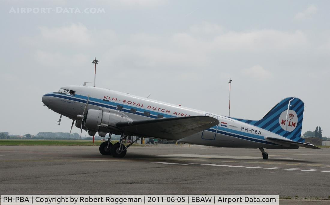 PH-PBA, 1943 Douglas DC-3C-S1C3G (C-47A-75-DL) C/N 19434, Fly in.Taxiing out for pleasure flight.