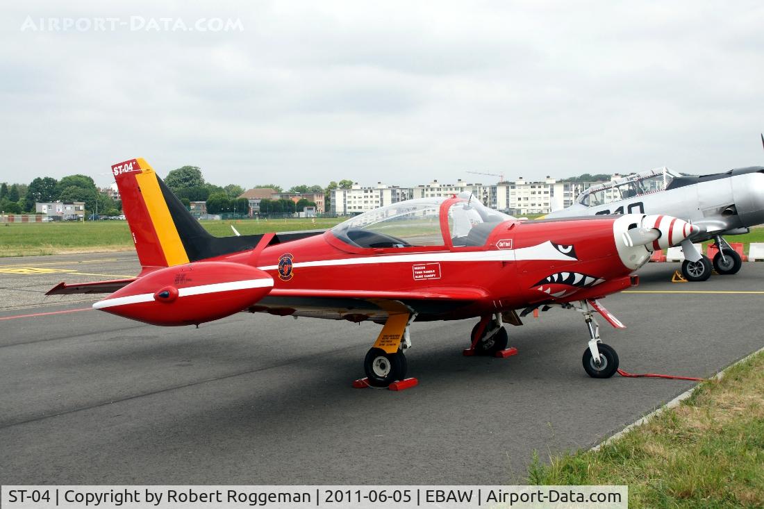 ST-04, SIAI-Marchetti SF-260MB C/N 10-04, Fly in.In RED DEVILS colors.Team reactivated with SF-260.