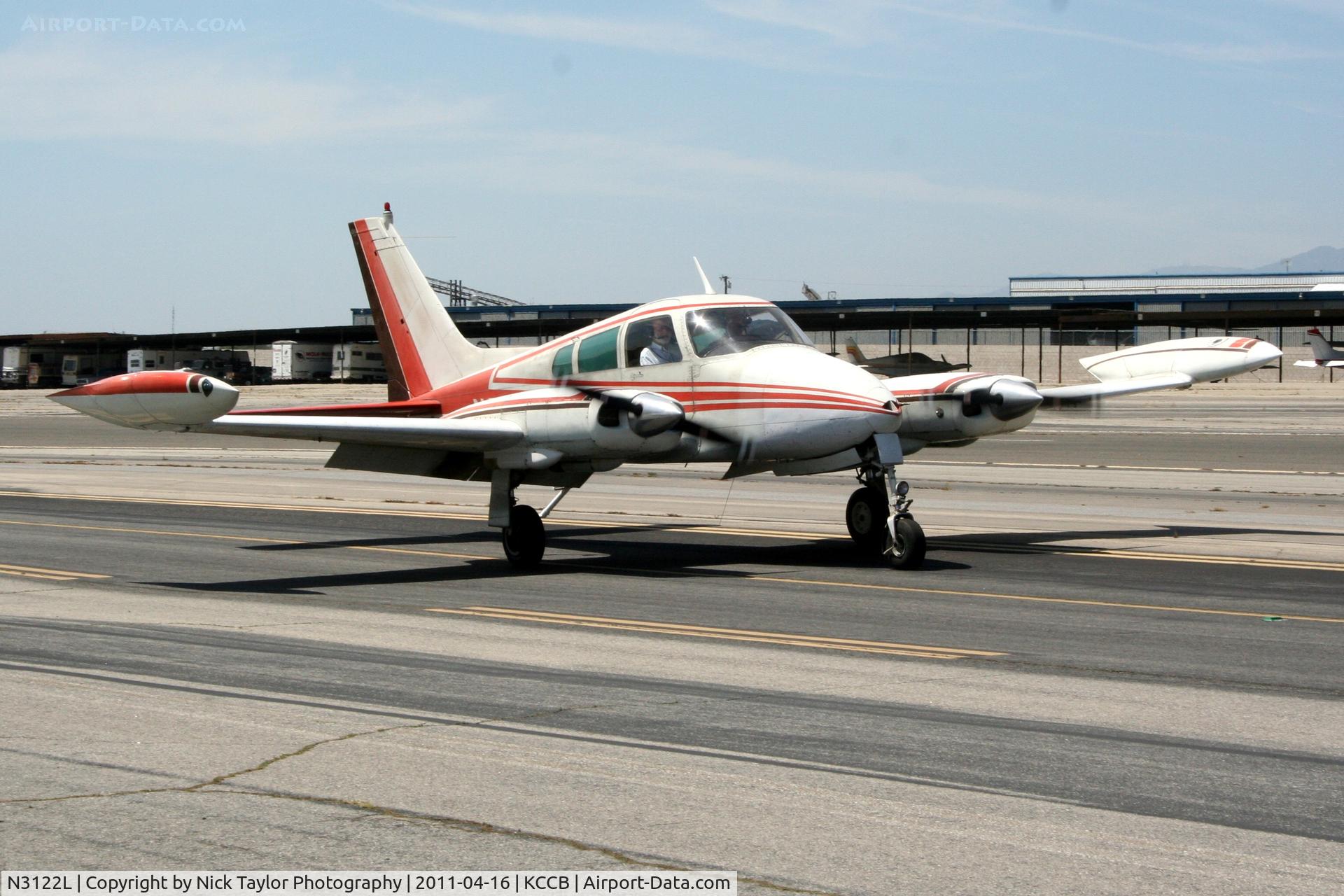 N3122L, 1965 Cessna 310J C/N 310J0122, Taxiing for departure