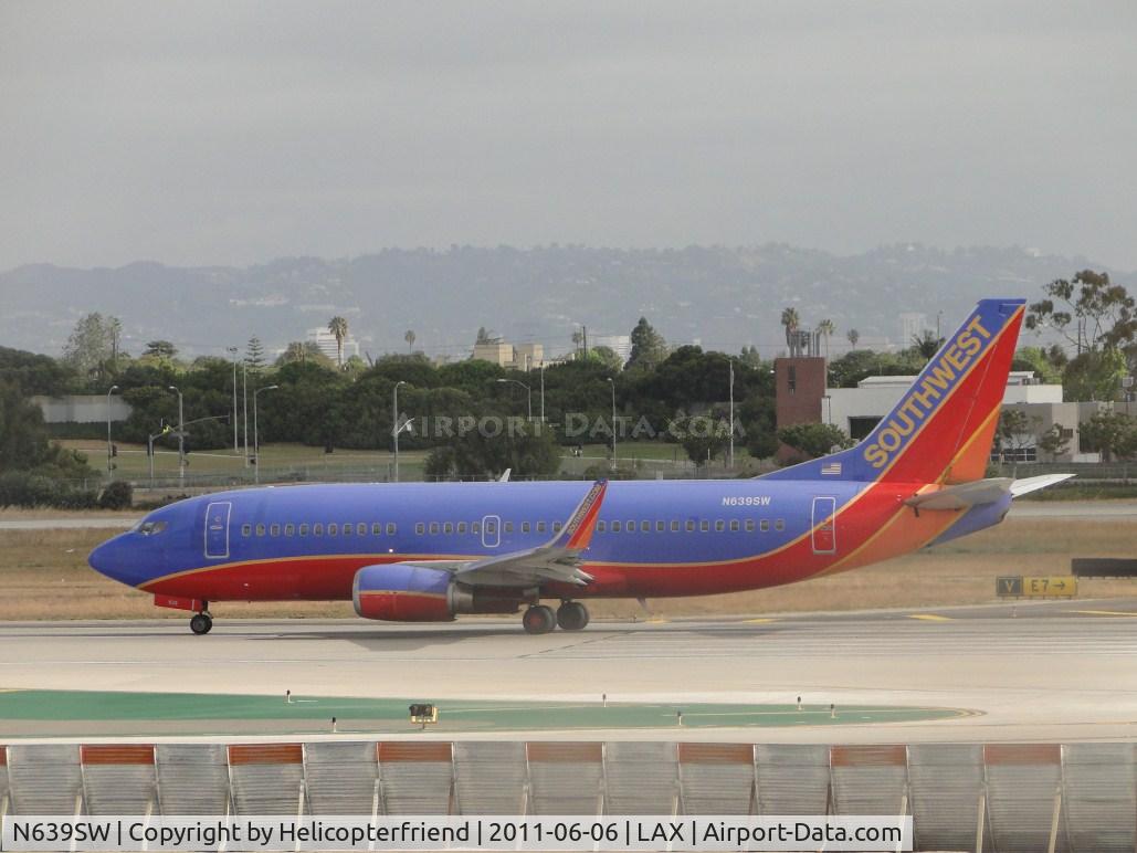 N639SW, 1996 Boeing 737-3H4 C/N 27712, Waiting to enter runway 24L for take off