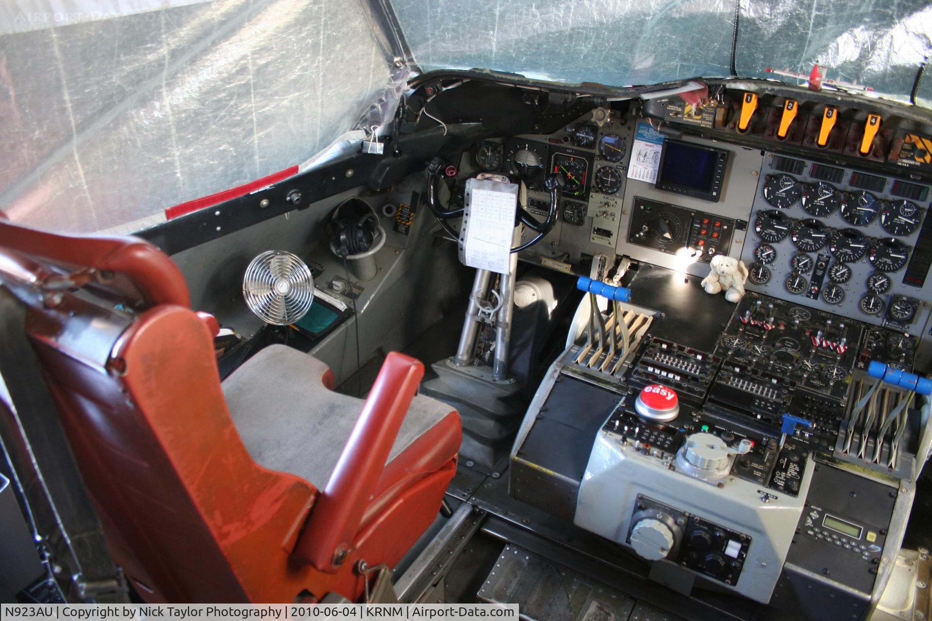 N923AU, 1964 Lockheed P-3A Orion C/N 185-5085, Captain's chair