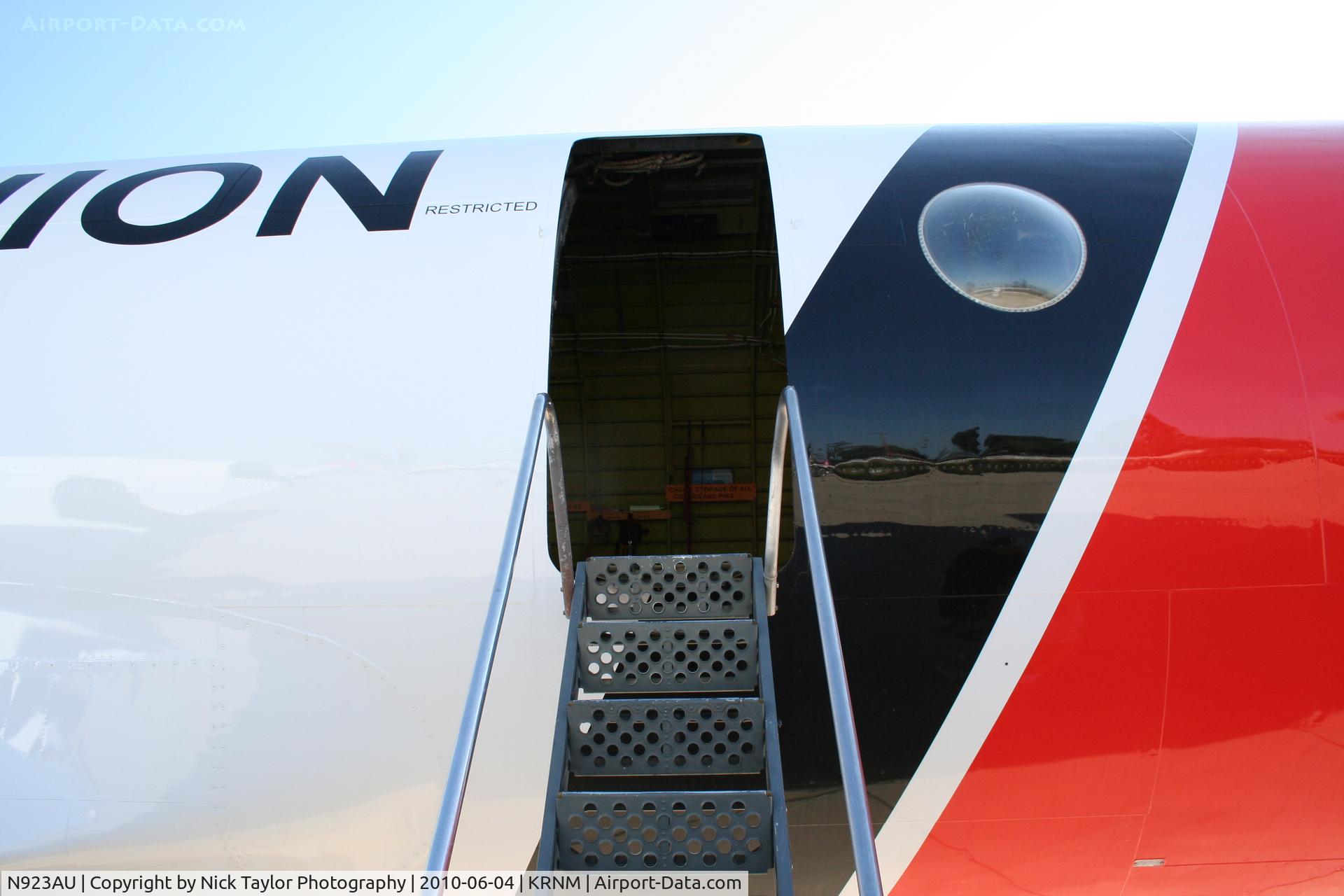 N923AU, 1964 Lockheed P-3A Orion C/N 185-5085, Crew entry door