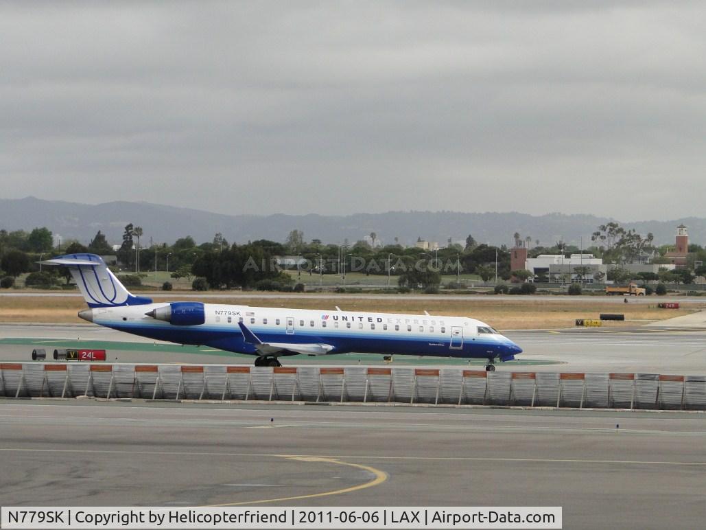 N779SK, 2009 Bombardier CRJ-702 (CL-600-2C10) Regional Jet C/N 10276, Taxiing towards runway 24L
