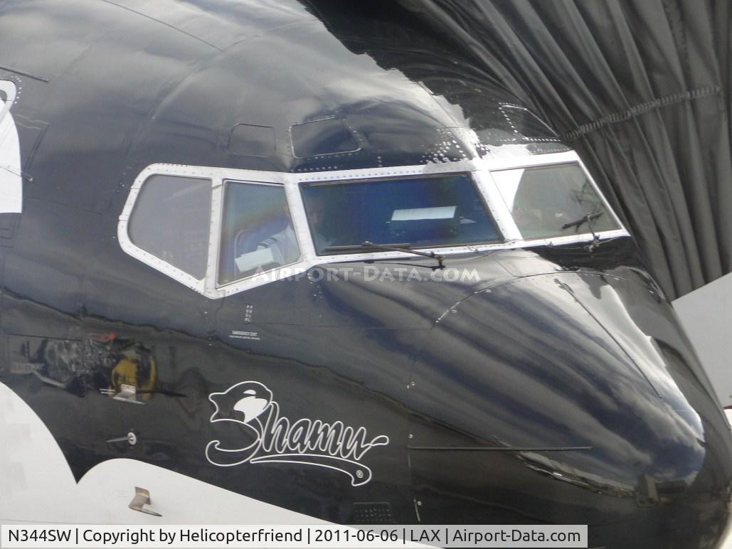 N344SW, 1989 Boeing 737-3H4 C/N 24152, Shamu crew getting ready to be pushed back