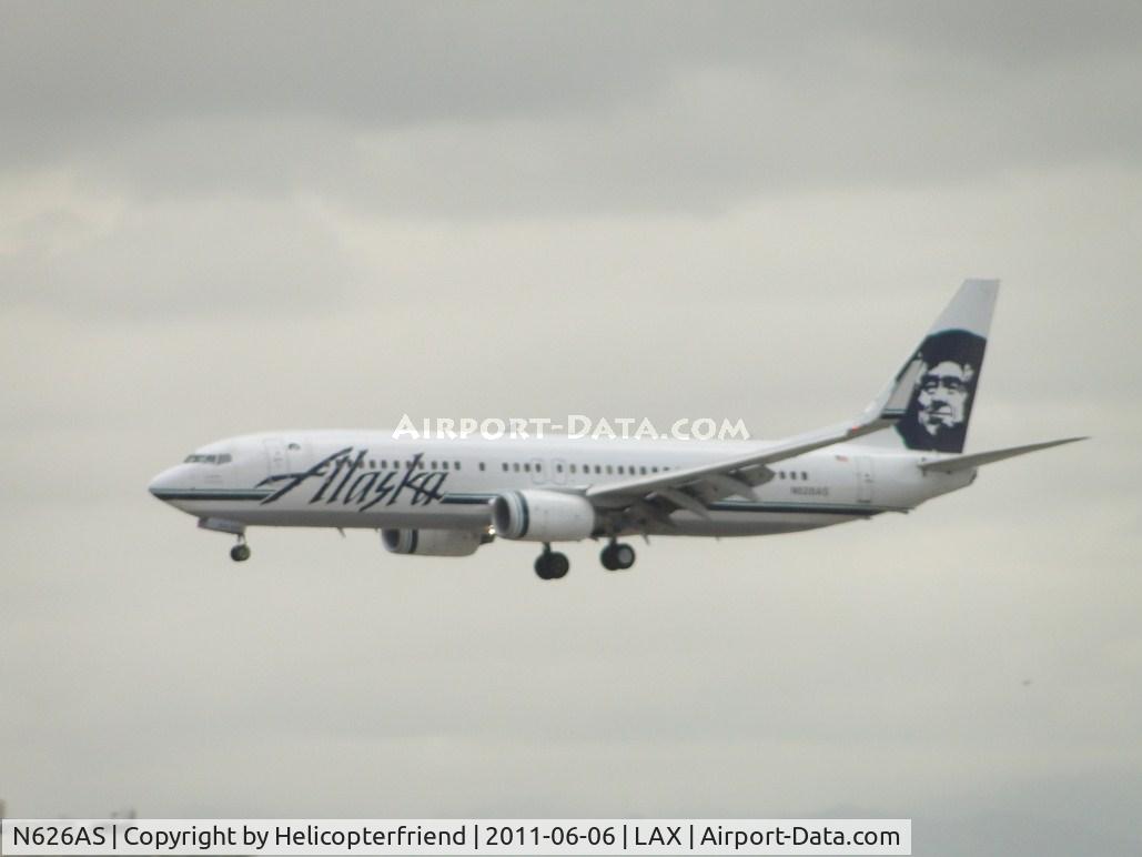 N626AS, 2001 Boeing 737-790 C/N 30793, Landing on runway 24R