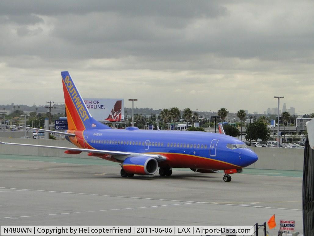 N480WN, 2004 Boeing 737-7H4 C/N 33998, Taxiing into assigned terminal