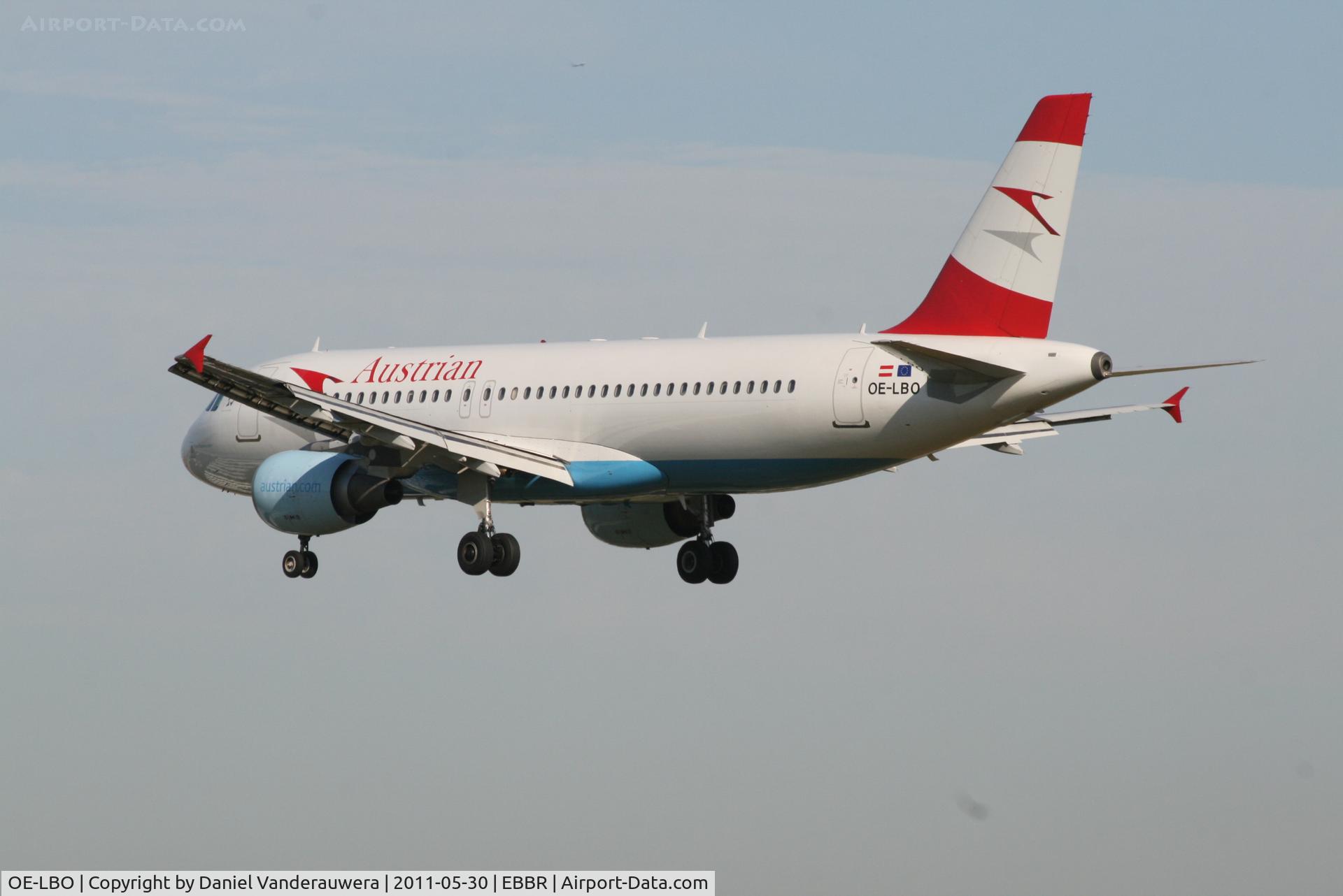 OE-LBO, 1998 Airbus A320-214 C/N 776, Flight OS351 is descending to RWY 25L