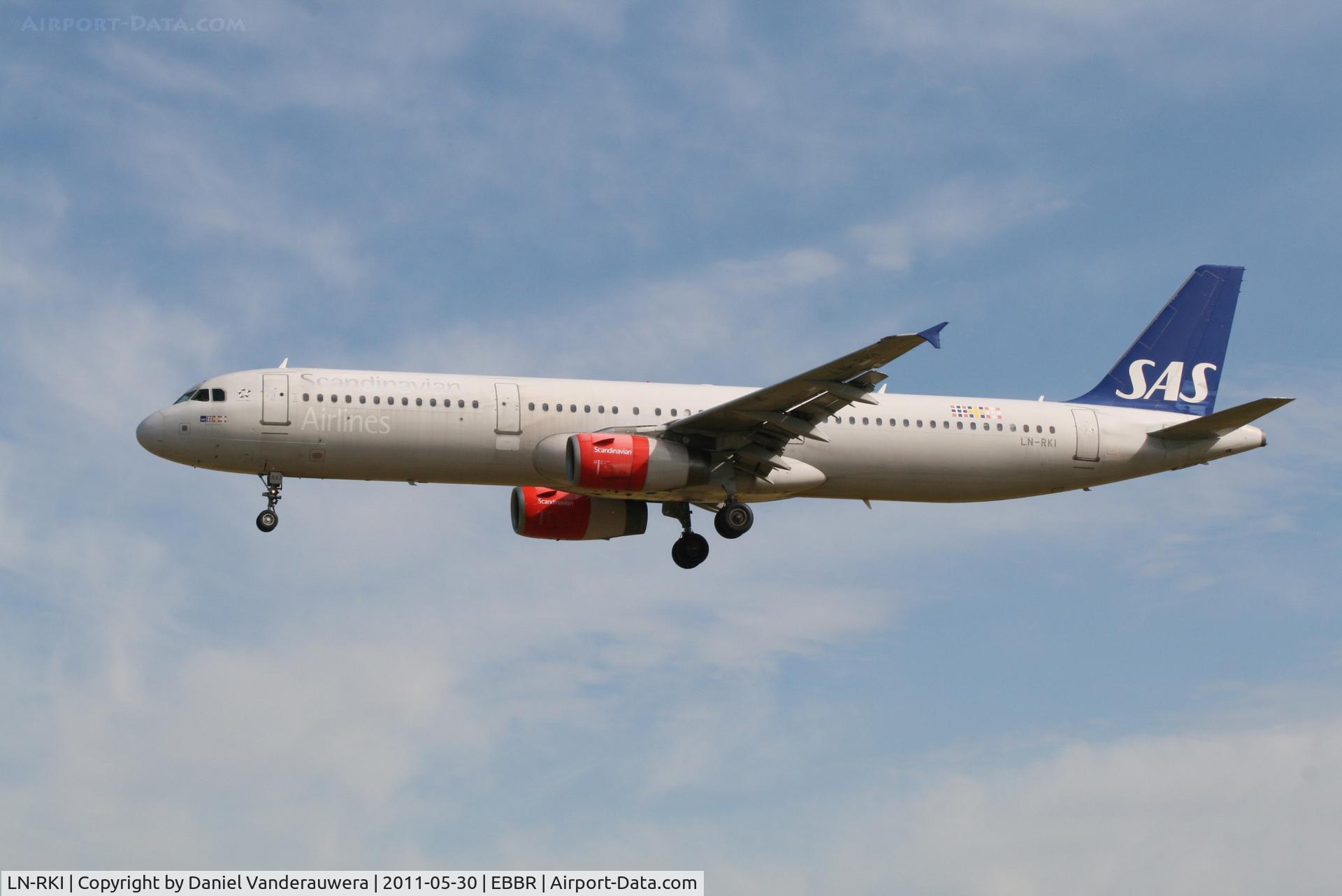 LN-RKI, 2002 Airbus A321-232 C/N 1817, Arrival of flight SK593 to RWY 25L