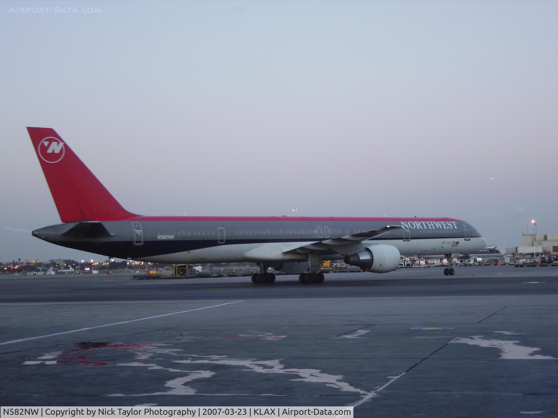 N582NW, 2002 Boeing 757-351 C/N 32981, 