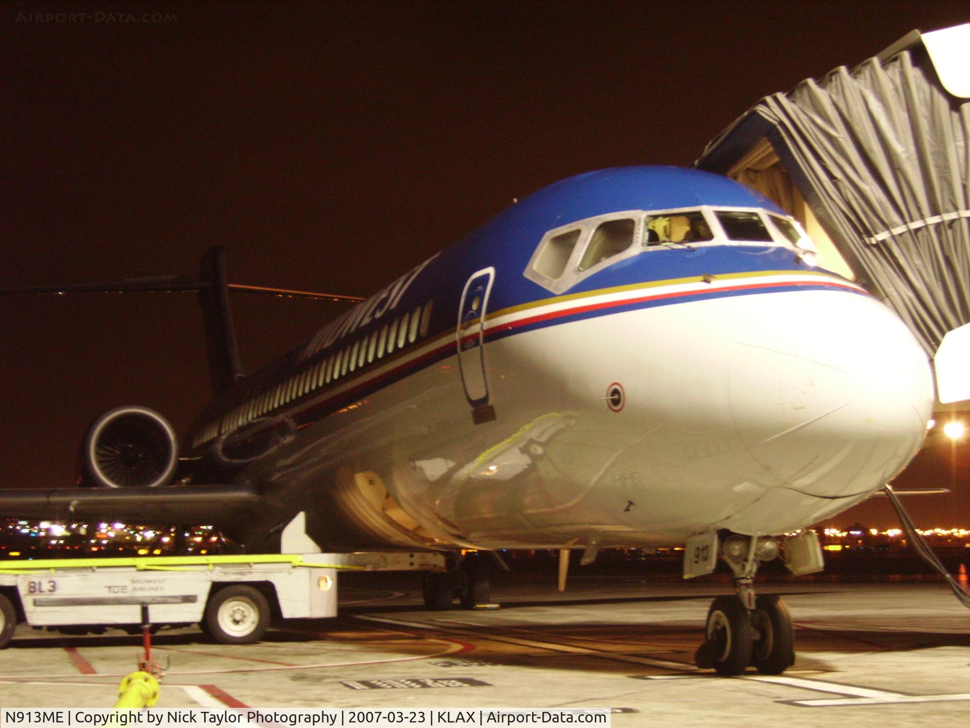 N913ME, 2003 Boeing 717-2BL C/N 55176, Midwest flight 87 MKE-LAX being offloaded