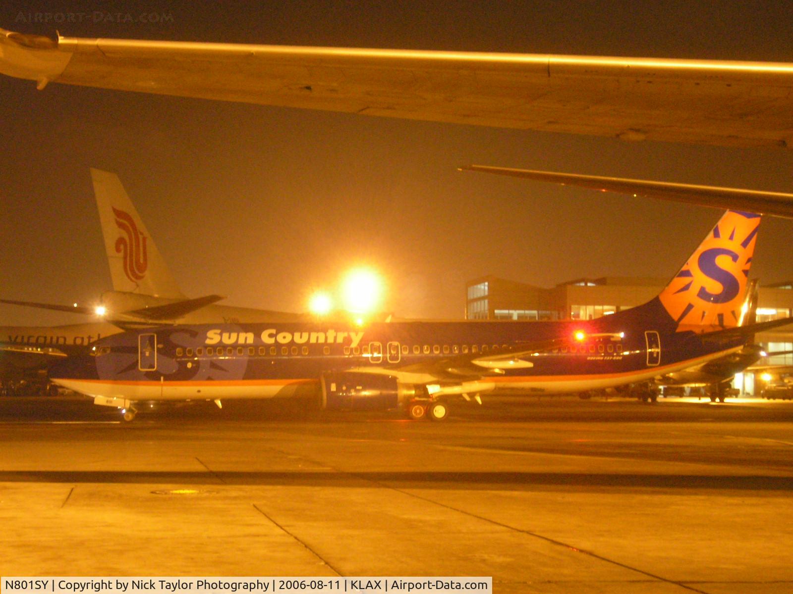 N801SY, 2001 Boeing 737-8Q8 C/N 30332, Sun Country pulling out at 1am to return back to MSP