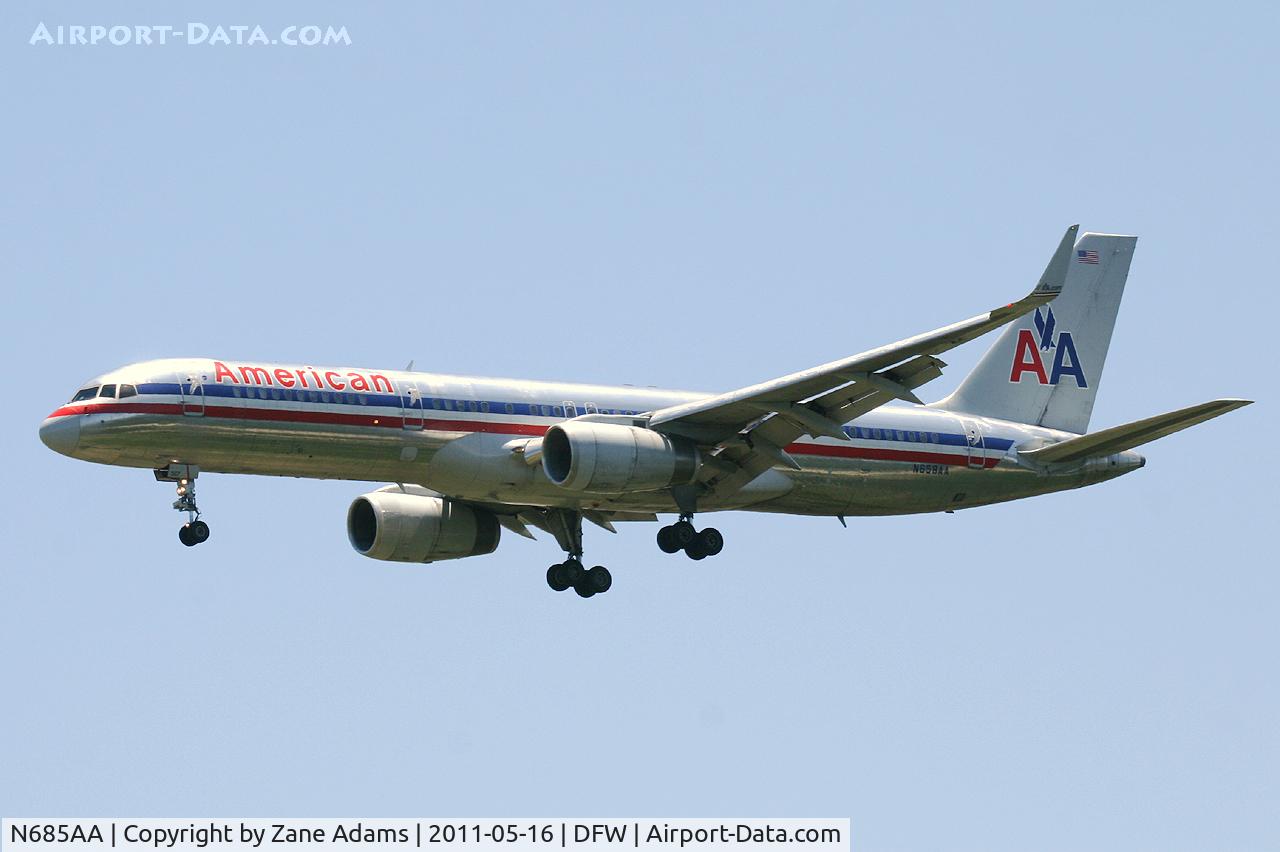 N685AA, 1992 Boeing 757-223 C/N 25342, American Airlines landing at DFW Airport.