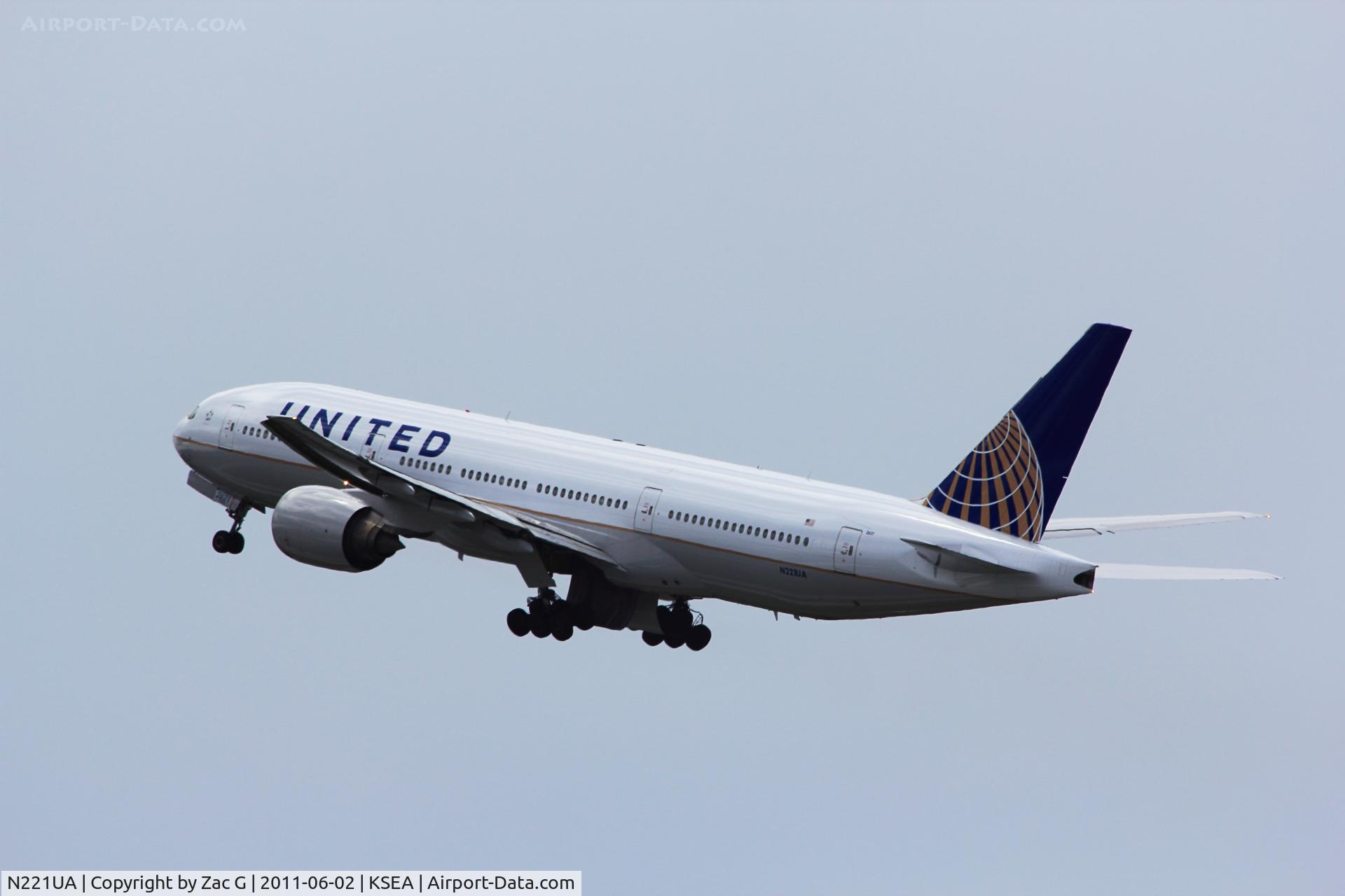 N221UA, 2001 Boeing 777-222 C/N 30552, Just after lift off heading south.
