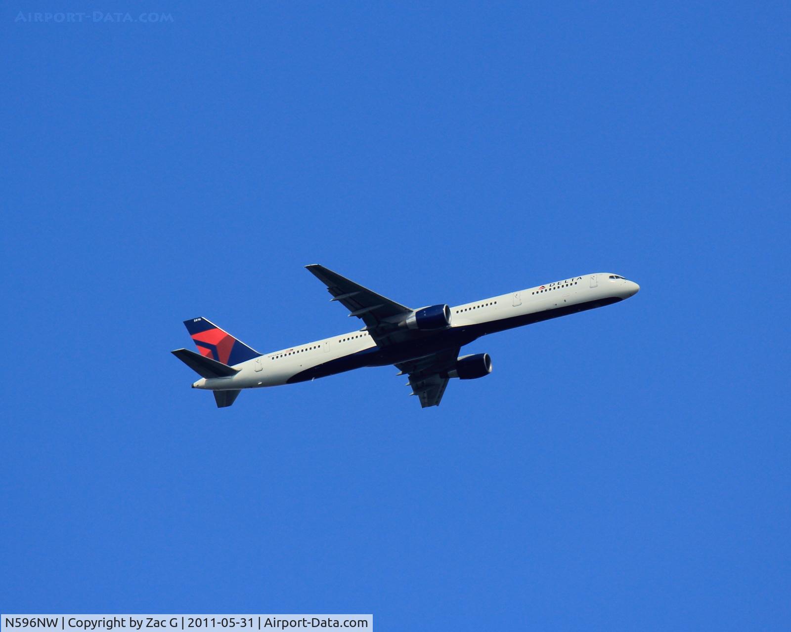 N596NW, 2003 Boeing 757-351 C/N 32996, Flew by my hotel. I think it was heading to KSEA.