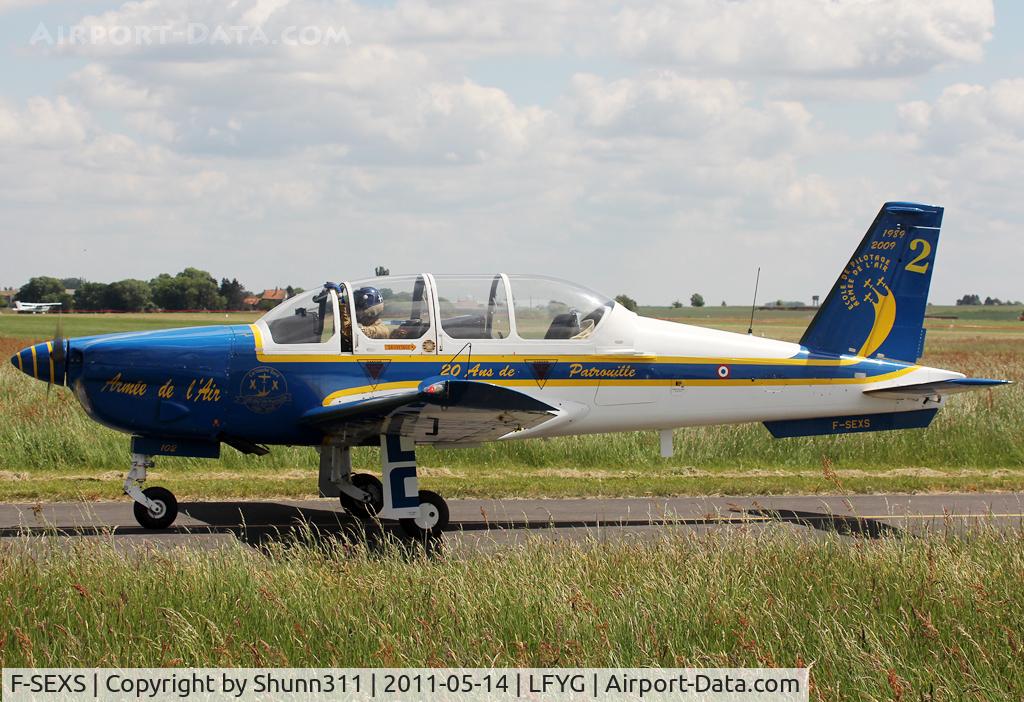F-SEXS, Socata TB-30 Epsilon C/N 102, Taxiing for refuelling...