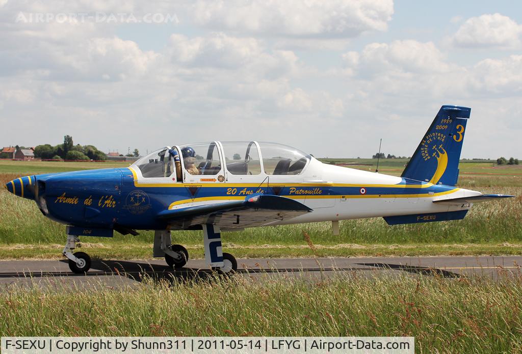 F-SEXU, Socata TB-30 Epsilon C/N 104, Taxiing for refuelling...